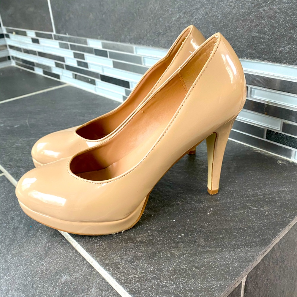 Nude Pumps